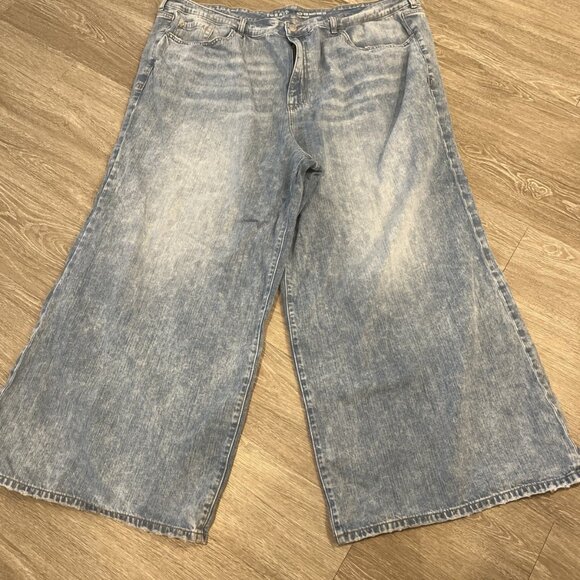 Torrid Womens 26S Short High Rise Baggy Wide Leg Jeans Light Wash - Picture 1 of 7